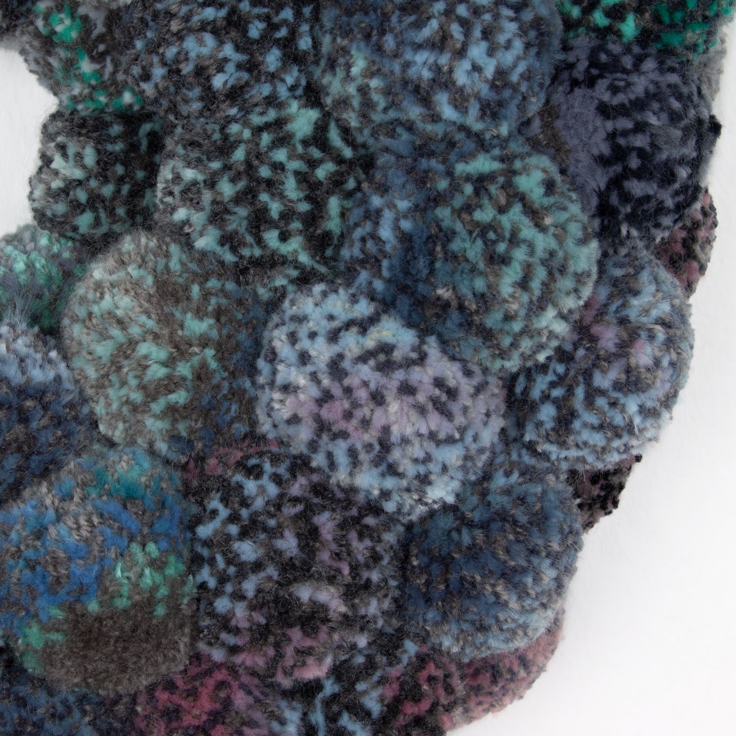 Pom-Pom-Kranz mit Quaste – Boho Wanddeko in Grau, Mint & Pink